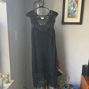 Elegant Black Lace Midi Dress with Cap Sleeves